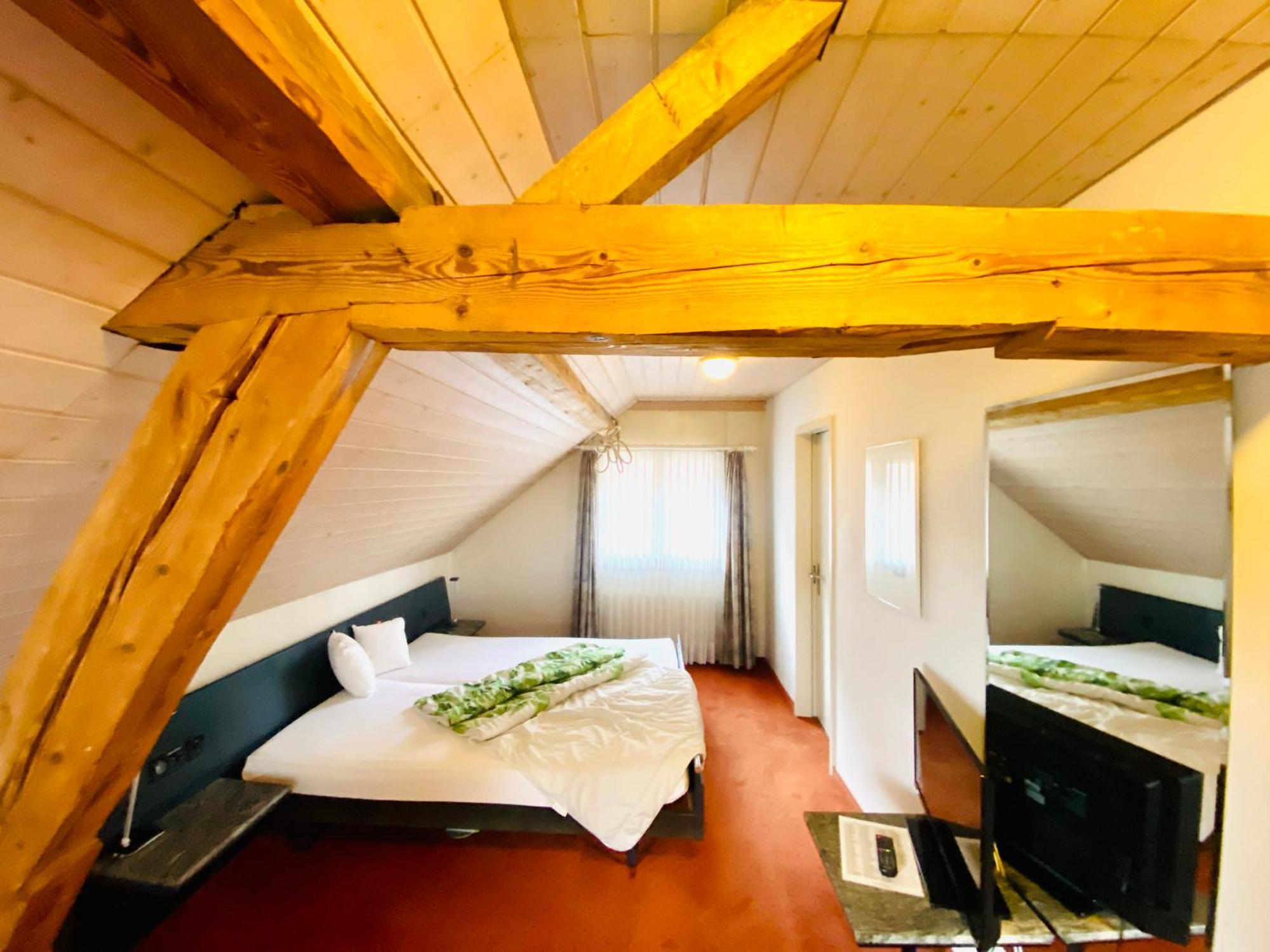 Gasthof Kreuz Эгеркинген Номер фото